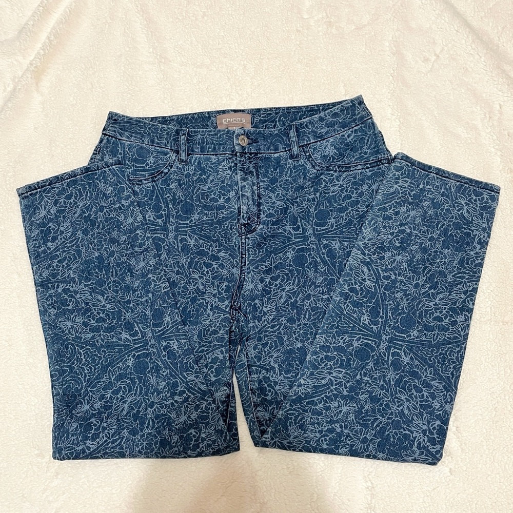 Chico’s Size 1 Women’s 8 Floral Denim Slimming Stretchy Ankle Pants
